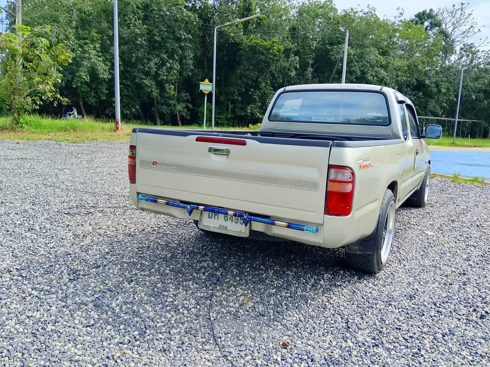 2004 Toyota Hilux Tiger VI 3