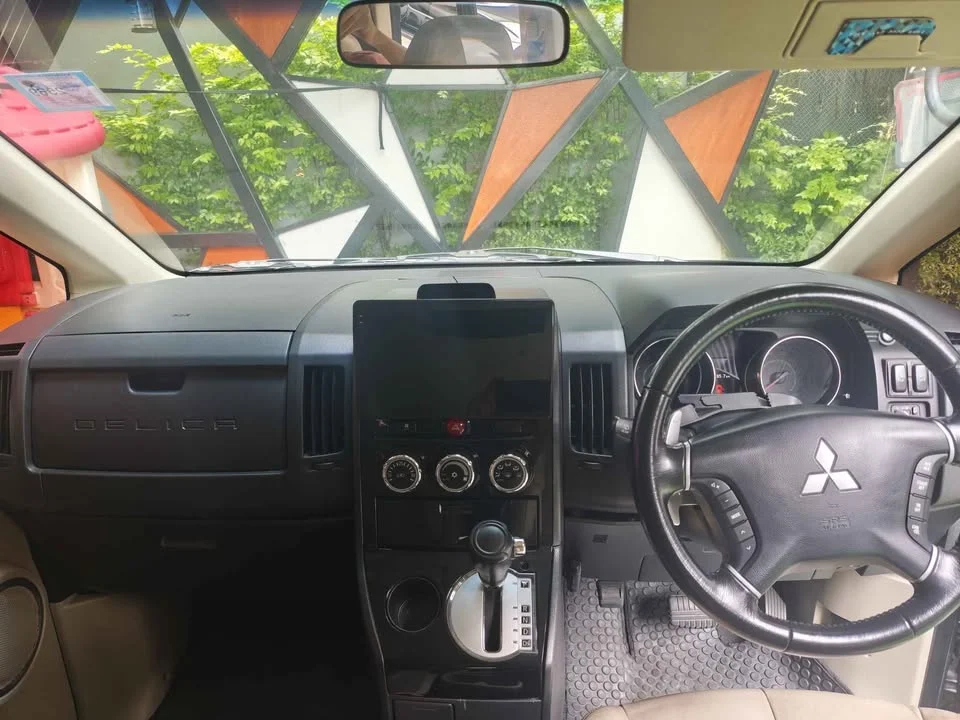 2015 Mitsubishi Delica D5 2