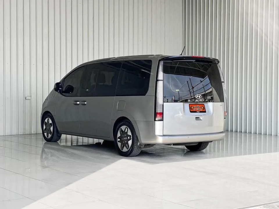 2022 Hyundai Staria US4 3