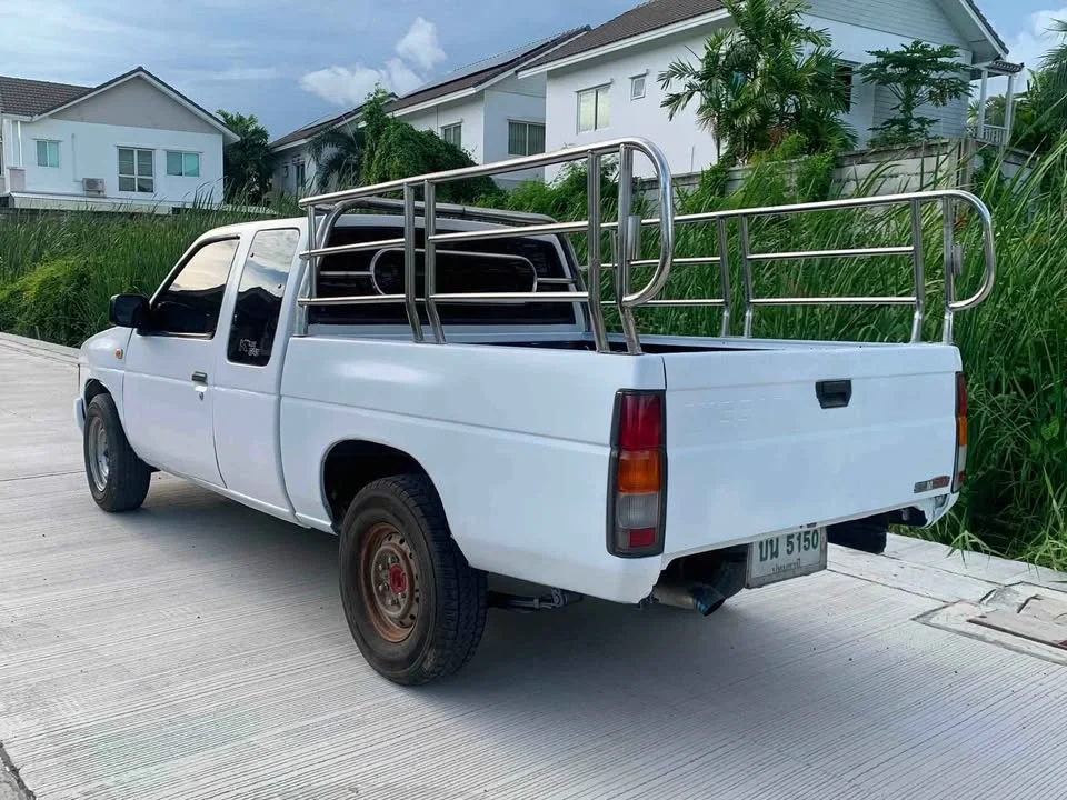 1997 Nissan Big M D21 3