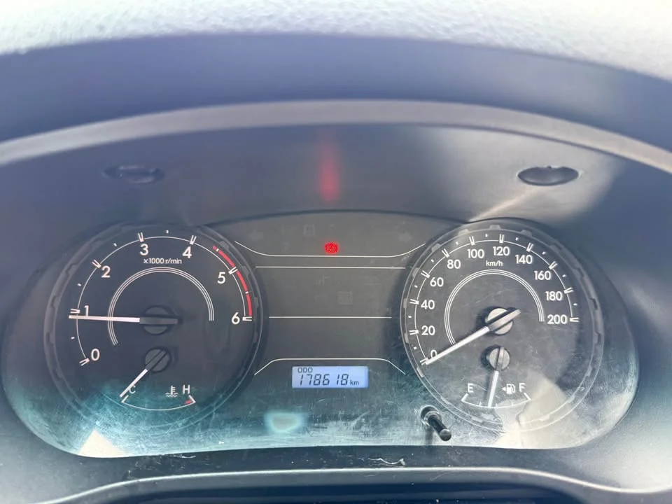 2017 Toyota Hilux VIII 2