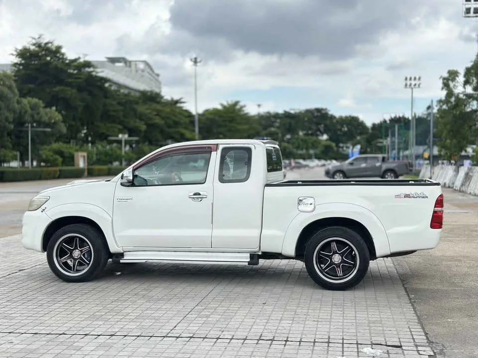 2012 Toyota Hilux VII 2