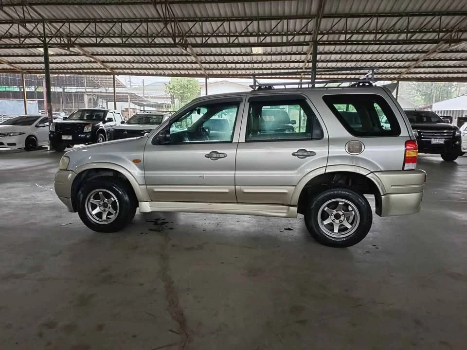 2005 Ford Escape I 3