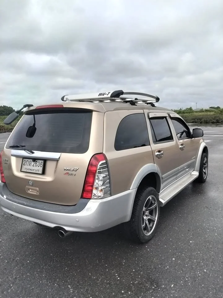 2005 Isuzu MU-7 3