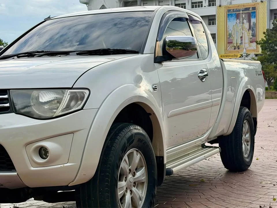 2014 Mitsubishi Triton IV 3