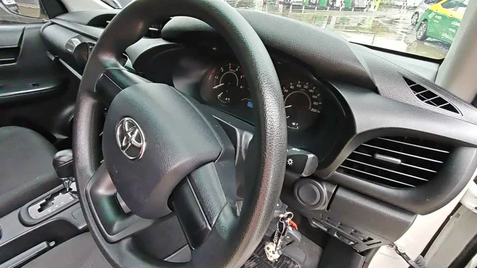 2026 Toyota Hilux VIII 2
