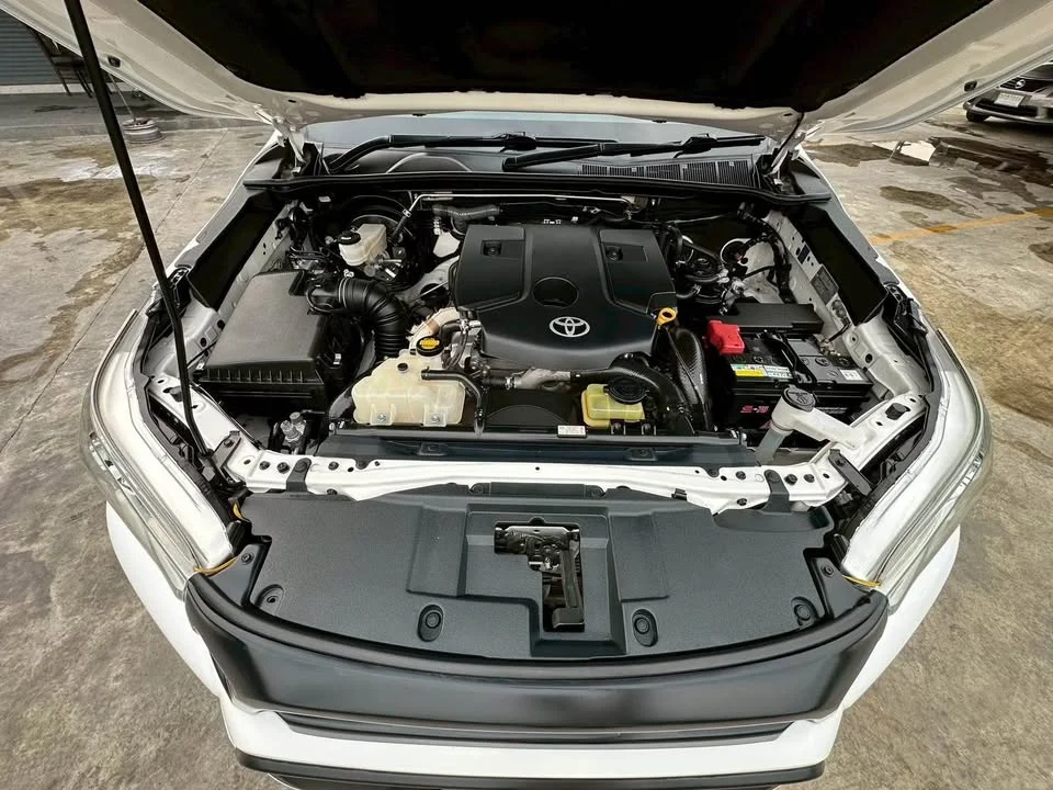 2016 Toyota Hilux VIII 2