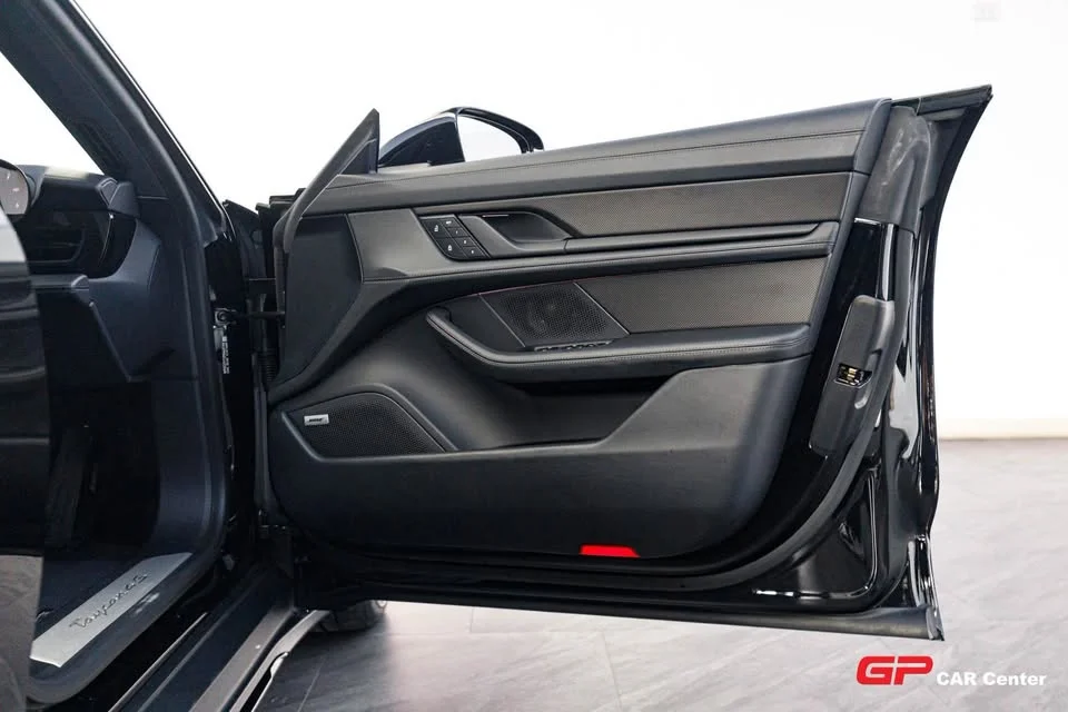 2023 Porsche Taycan 9J1 2