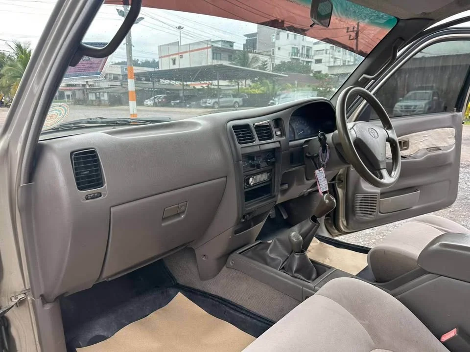 2003 Toyota Hilux Tiger VI 3