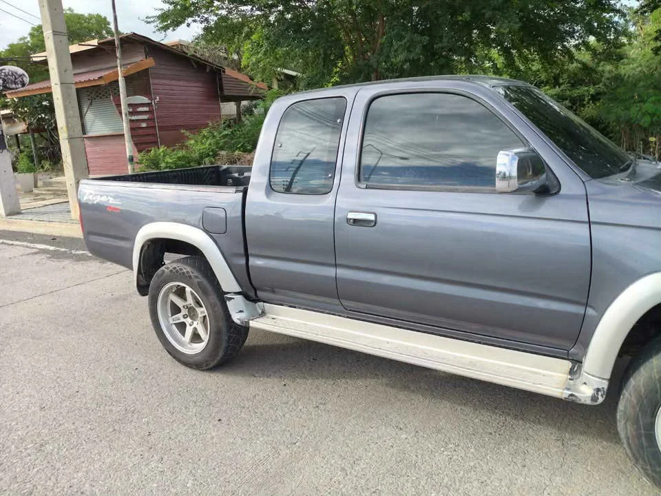 2000 Toyota Hilux Tiger VI 3