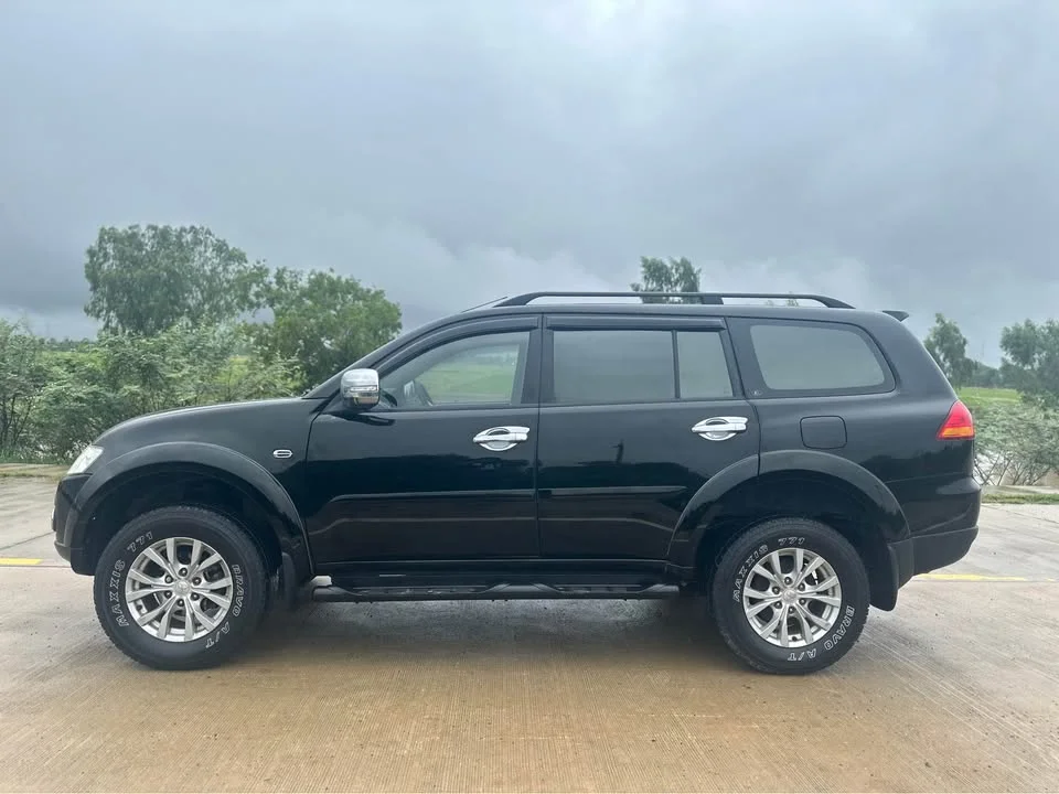 2012 Mitsubishi Pajero Sport II 2