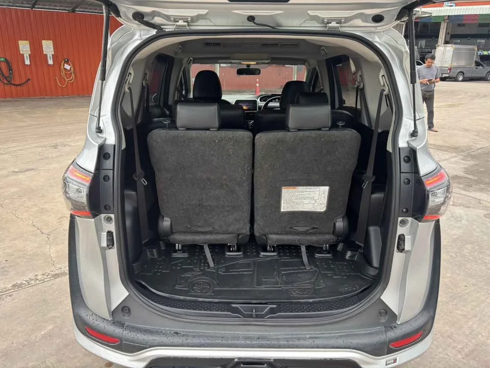 2018 Toyota Sienta II 2