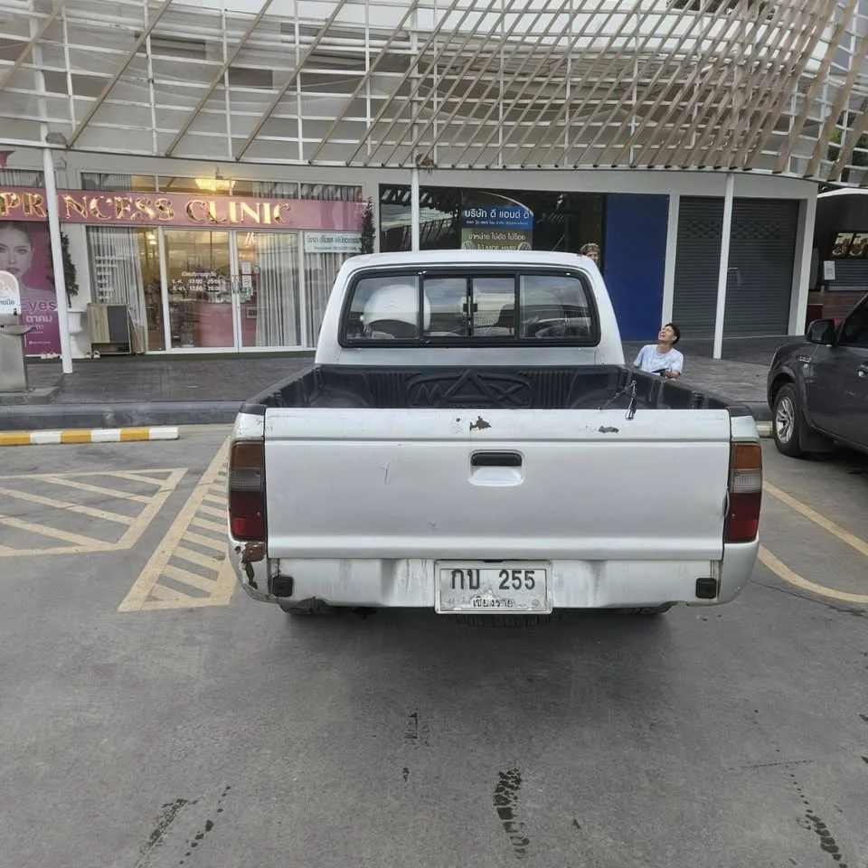 2000 Mazda 2500 Fighter V 2