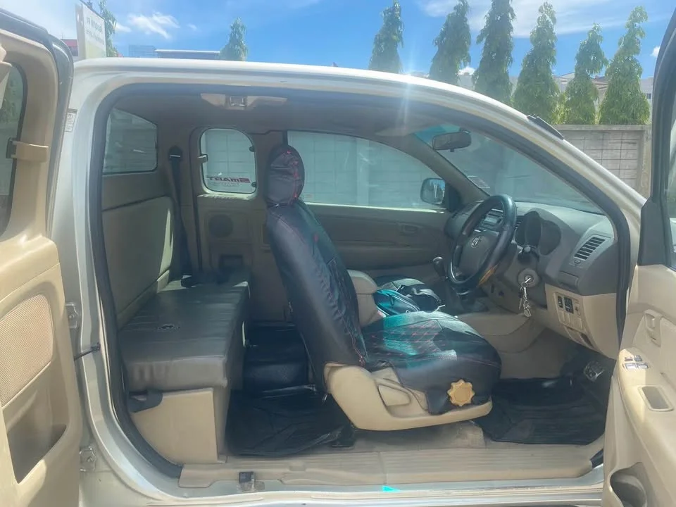 2010 Toyota Hilux VII 2
