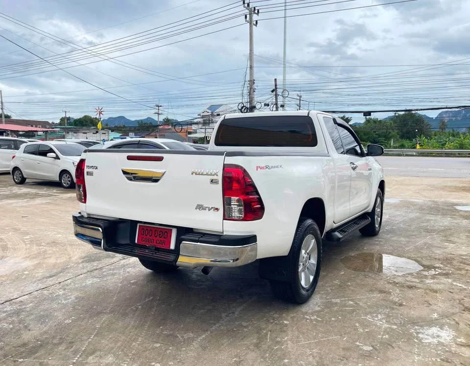 2017 Toyota Hilux VIII 3
