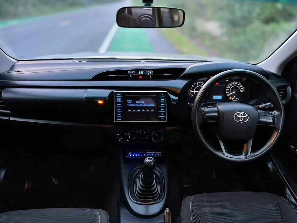 2015 Toyota Hilux VIII 2