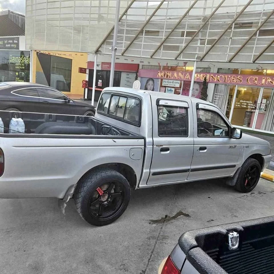2000 Mazda 2500 Fighter V 2