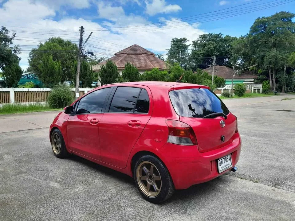 2010 Toyota Yaris II 2