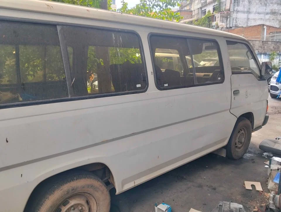 Nissan Urvan IV (E24) 3