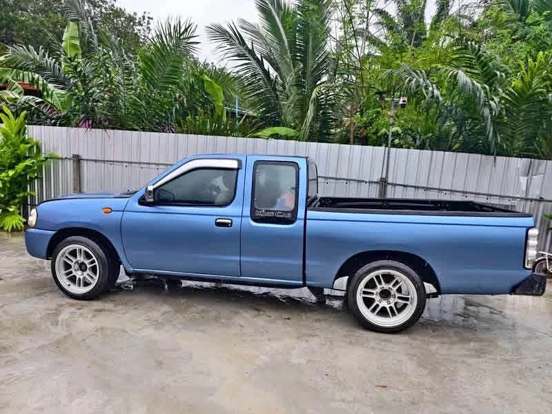 2010 Nissan Frontier I 2