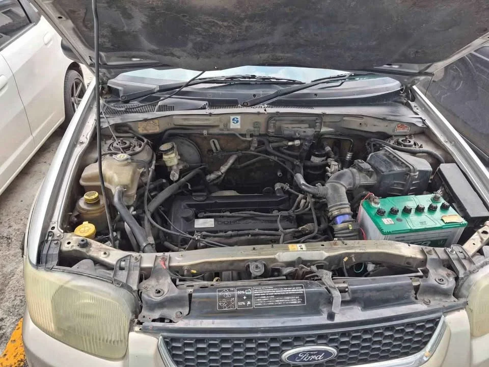 Ford Escape I 3