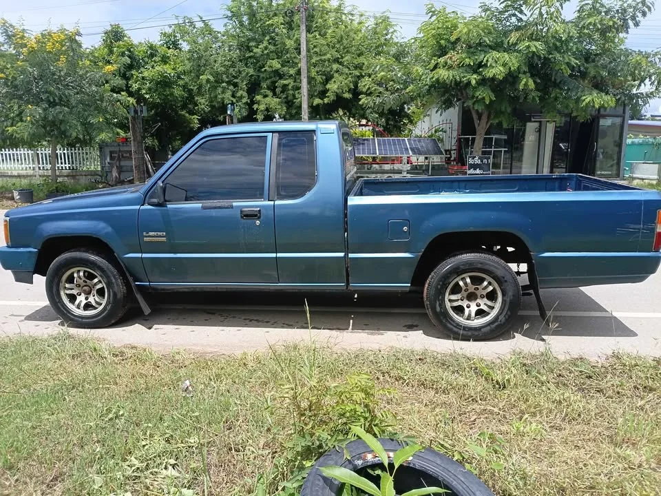 1995 Mitsubishi Triton II 2