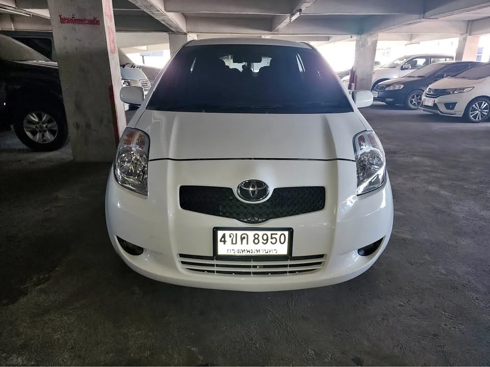 2011 Toyota Yaris II 2