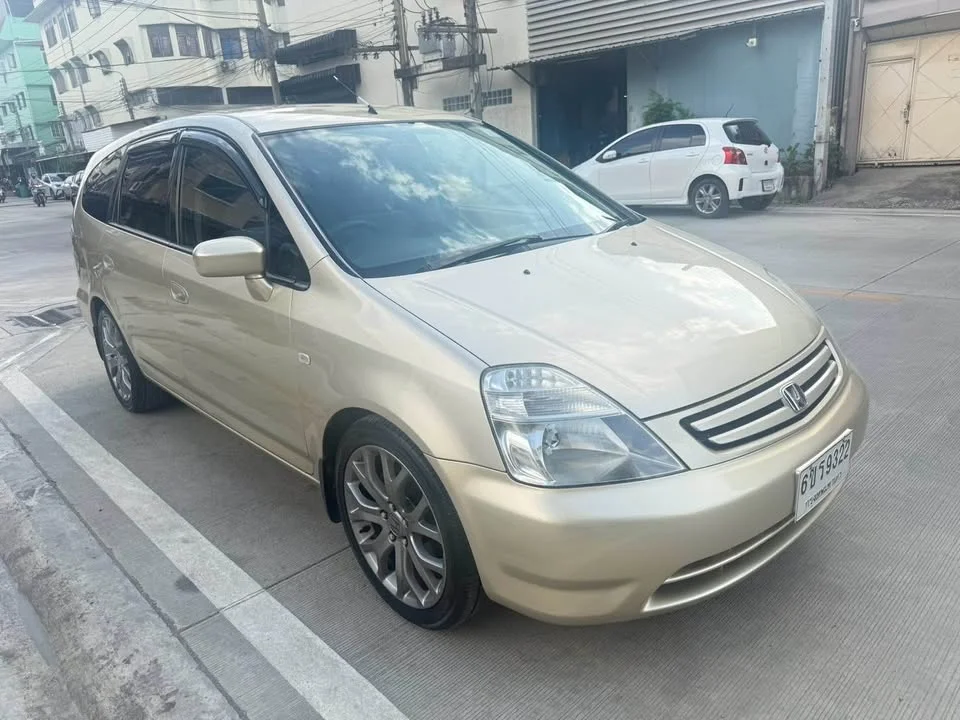 2003 Honda Stream I 3