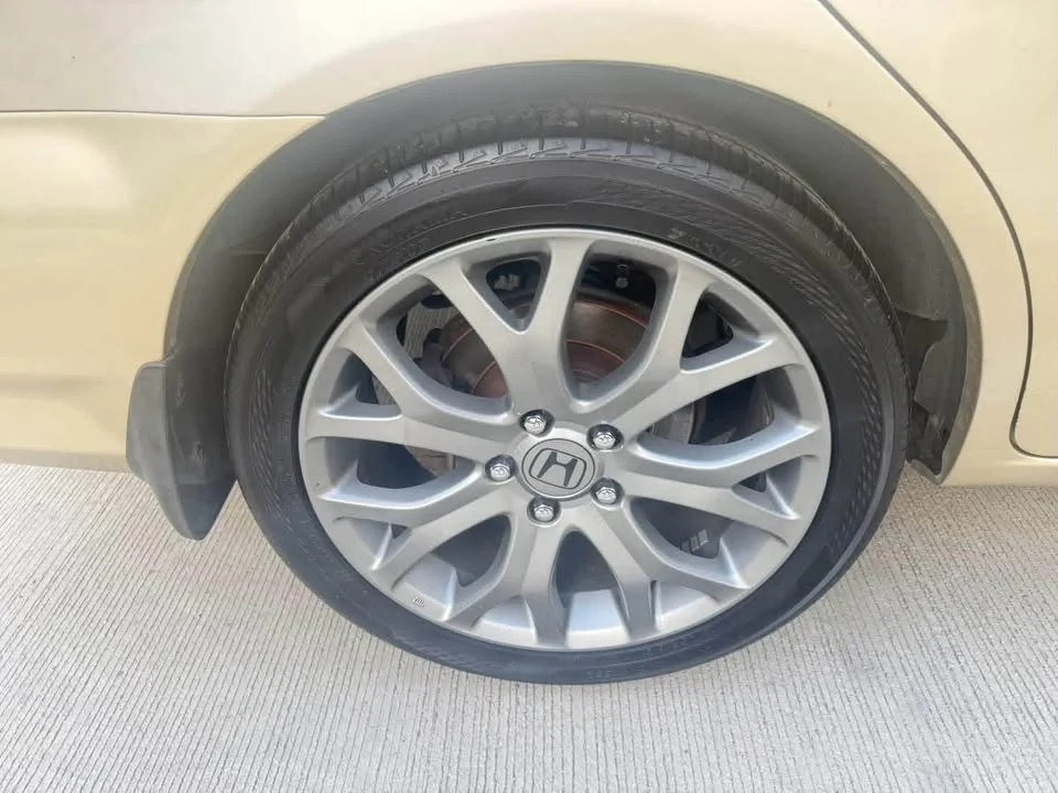 2003 Honda Stream I 3