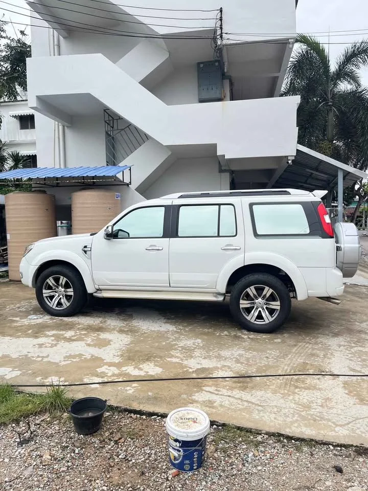 2013 Ford Everest I 3