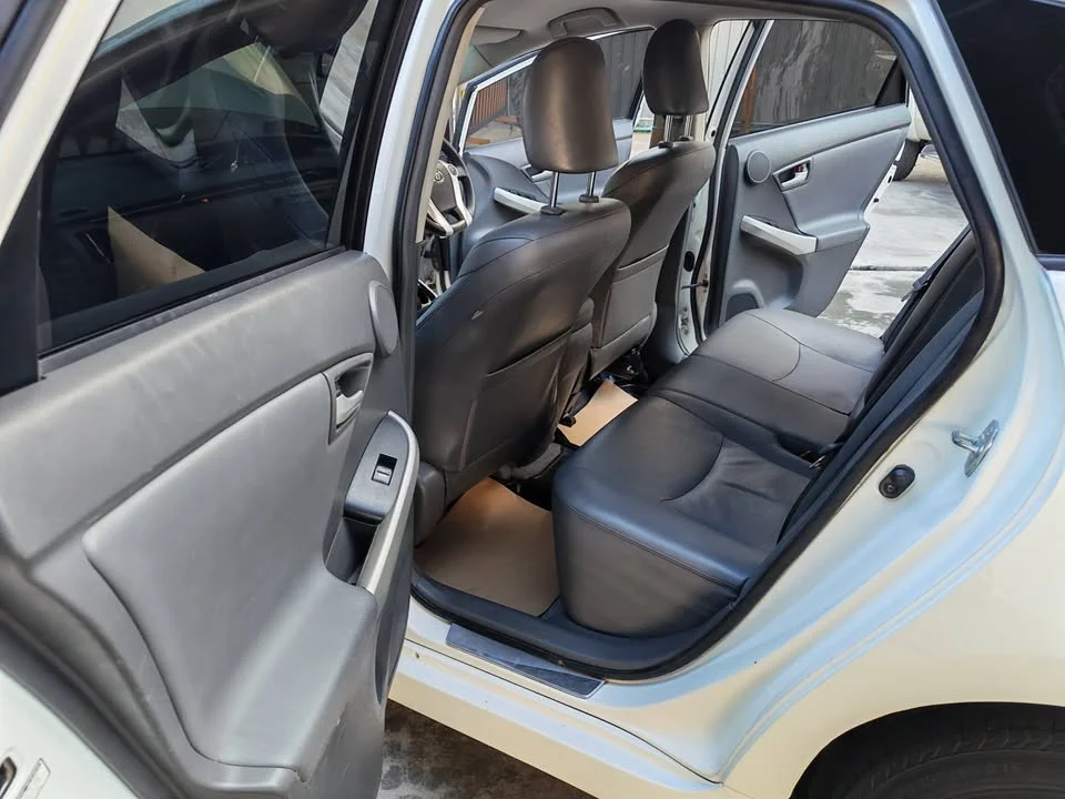 2011 Toyota Prius III 2