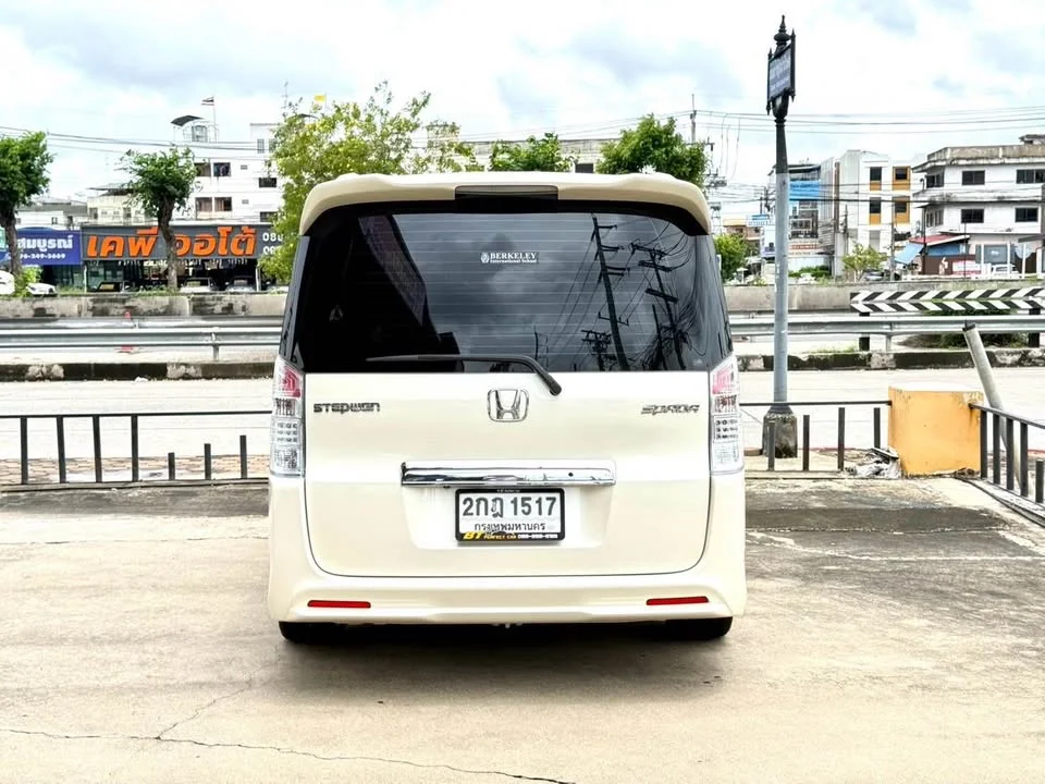 2013 Honda Stepwgn IV 3