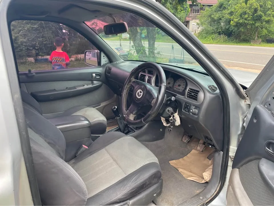 2002 Mazda 2500 Fighter V 2