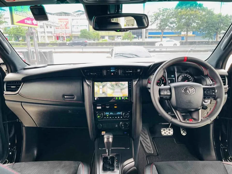 2024 Toyota Fortuner II 2