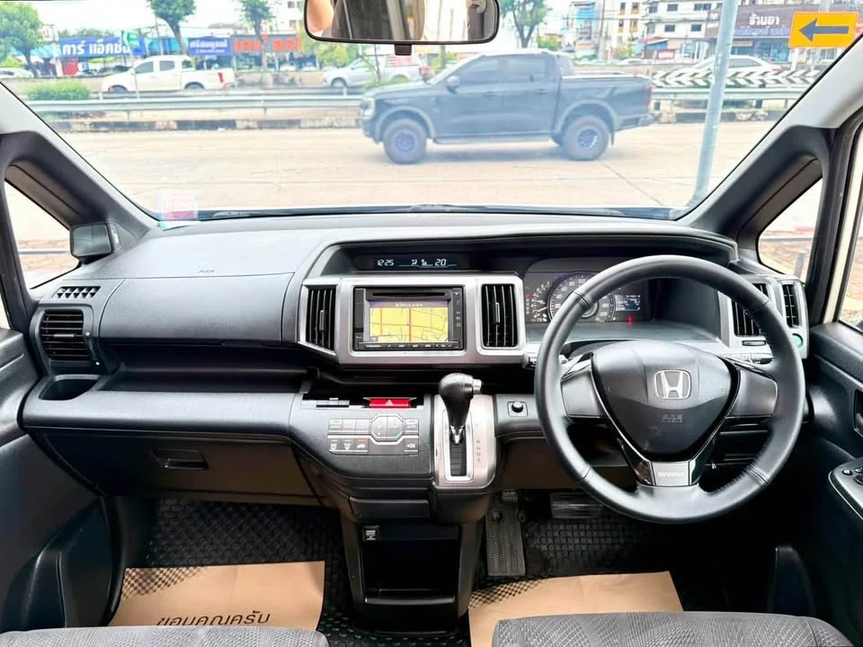 2013 Honda Stepwgn IV 2