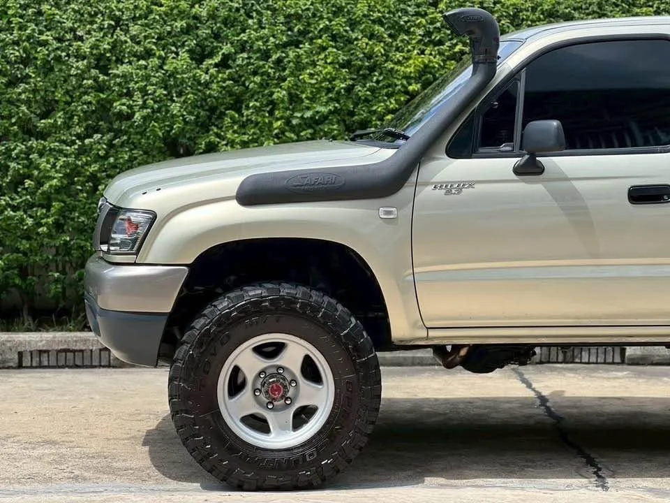 2003 Toyota Hilux Tiger VI 3