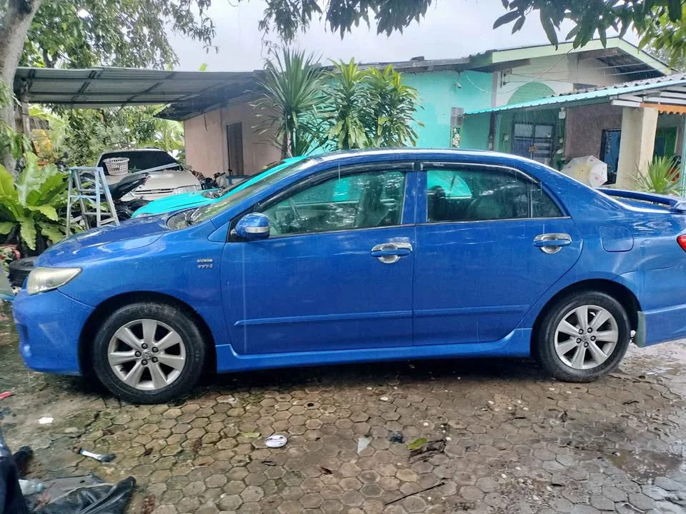 2013 Toyota Corolla Altis X (E140) 3
