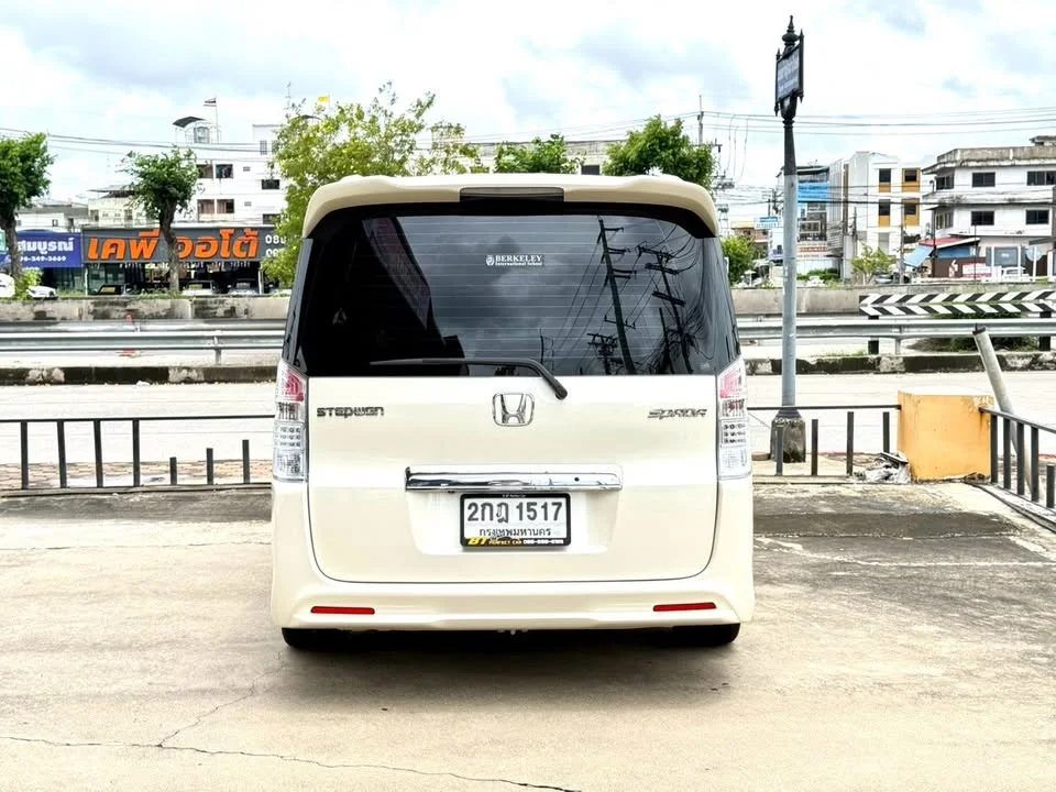 2013 Honda Stepwgn IV 2