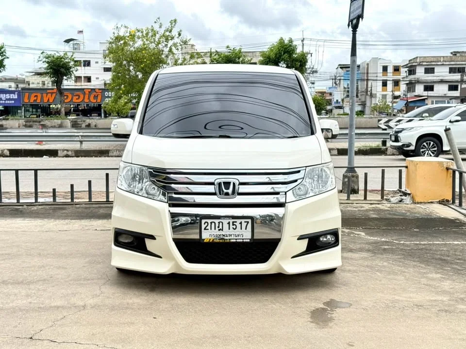 2013 Honda Stepwgn IV 3