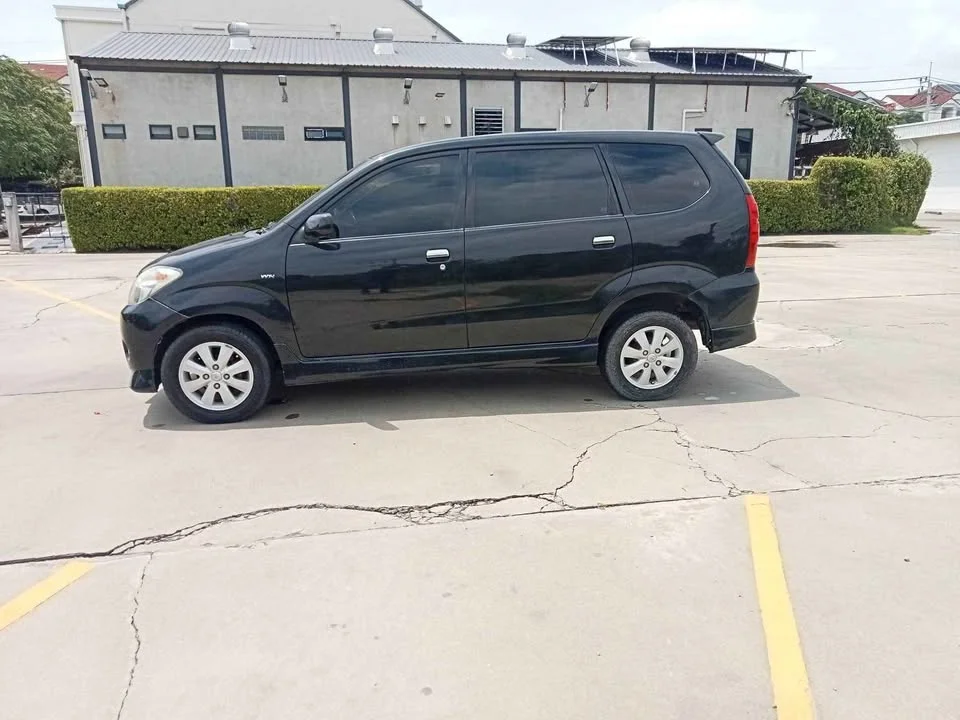 2011 Toyota Avanza I 2