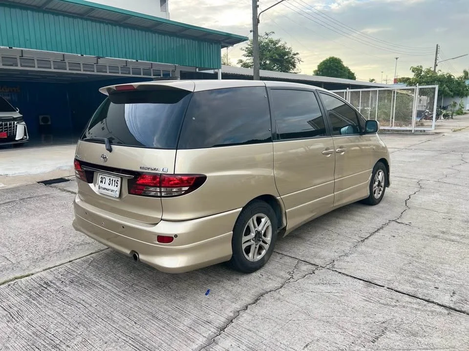2005 Toyota Estima II 2
