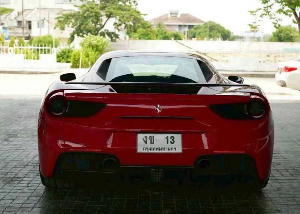 2016 Ferrari 488 2