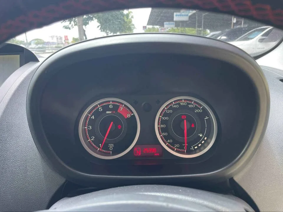 2016 MG 3 II 3