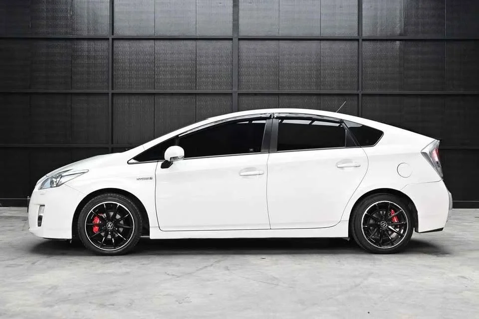 2011 Toyota Prius III 3