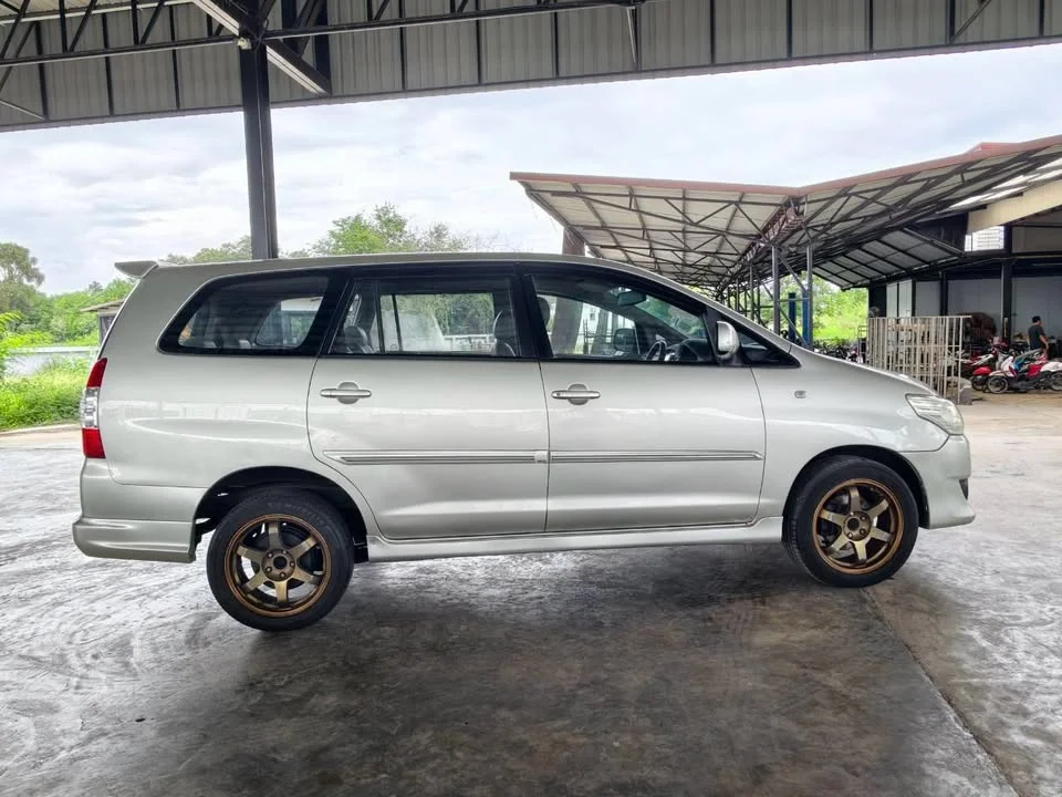 2011 Toyota Innova I 3