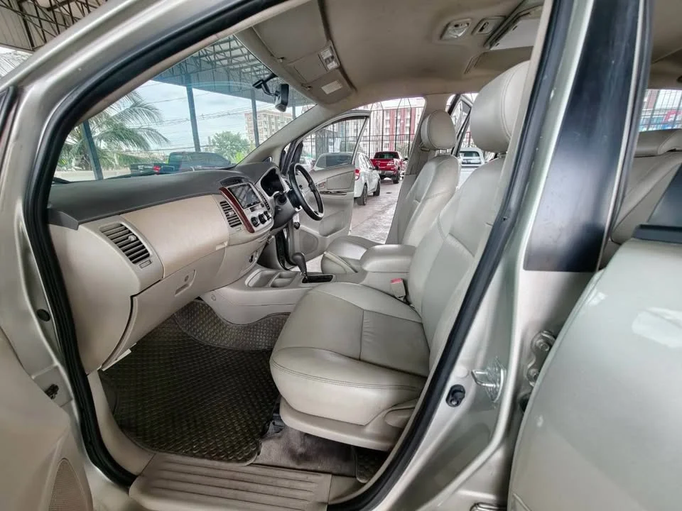2011 Toyota Innova I 2