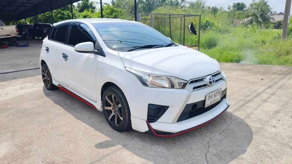 2015 Toyota Yaris III 2