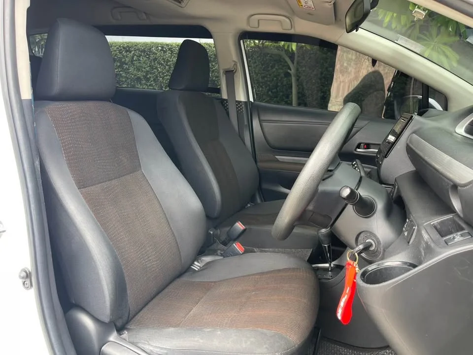 2017 Toyota Sienta II 3