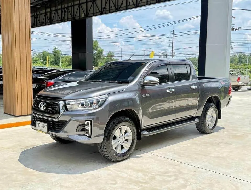 2020 Toyota Hilux VIII 2