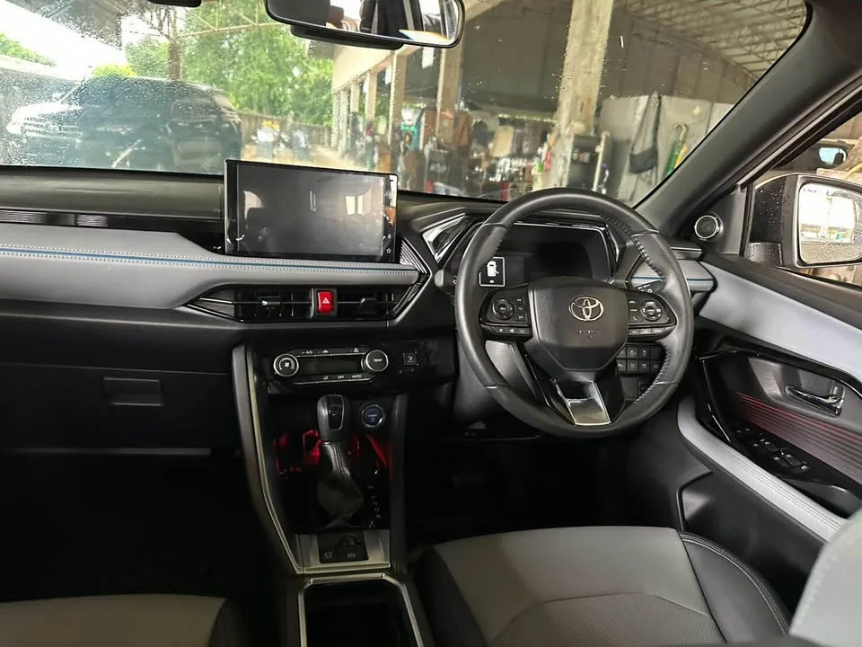 2025 Toyota Yaris Cross AC200 3